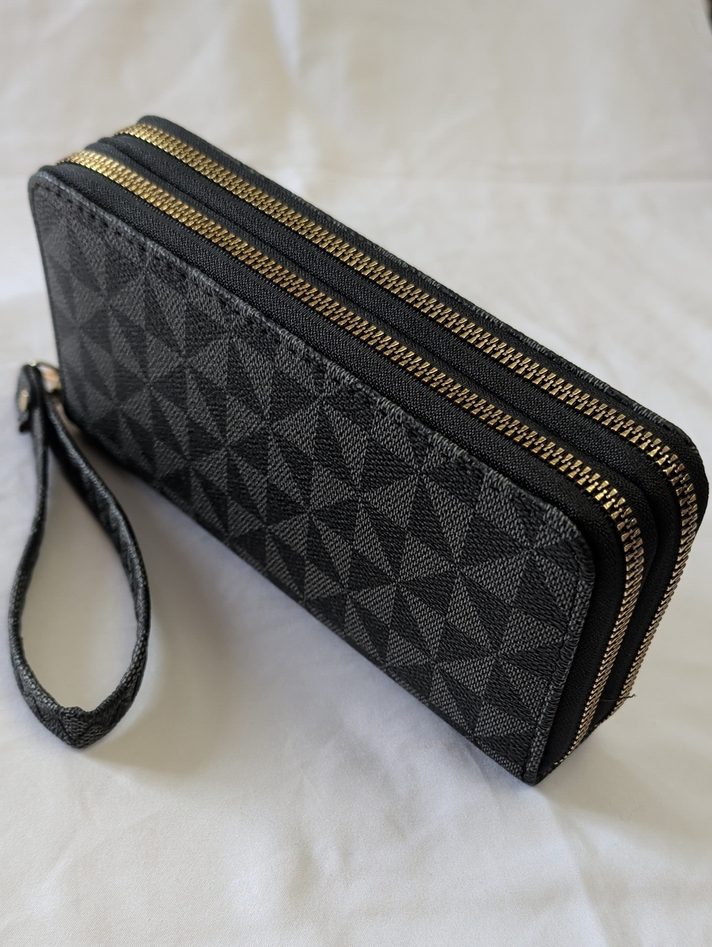 NWOT Grey Prism Mosaic Dual Compartment Continental Zip Wallet/Wristlet